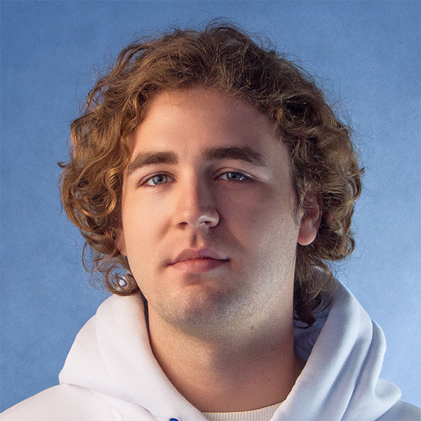 Денис Ушаков